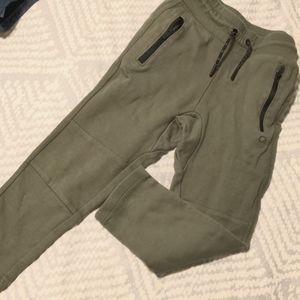 Gap kids boys jogger size 5T olive green